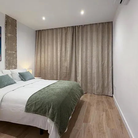 Cozy Modern 2-bed In דירה אדחה
