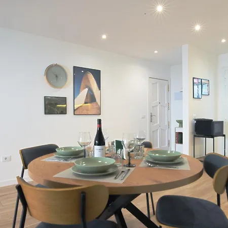 Cozy Modern 2-bed In דירה *